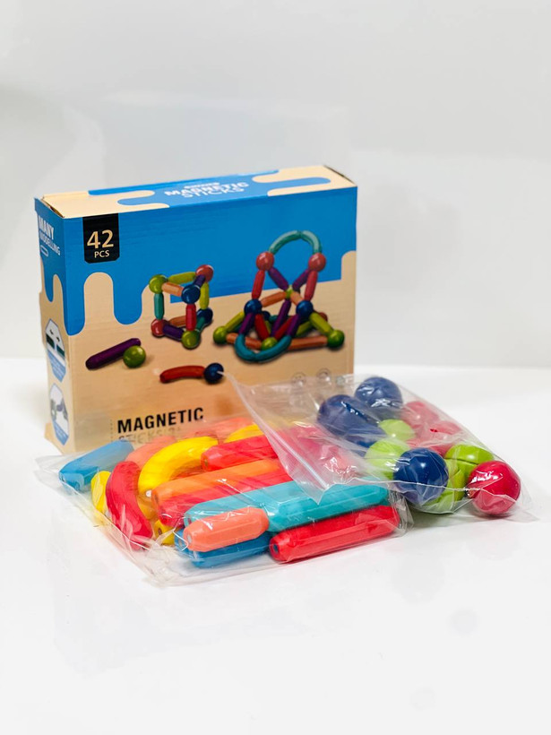 ست ساختنی مغناطیسی ۴۲ قطعه مدل Magnetic Sticks شامل میلههای آهنربایی کوتاه، بلند و منحنی همراه با گویهای اتصال در فروشگاه ال آی تویز