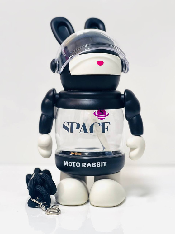 قمقمه فانتزی طرح خرگوش فضانورد مدل Space Moto Rabbit اورجینال دارای بند رودوشی و نی در فروشگاه ال آی تویز