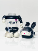 قمقمه فانتزی طرح خرگوش فضانورد مدل Space Moto Rabbit اورجینال دارای بند رودوشی و نی در فروشگاه ال آی تویز