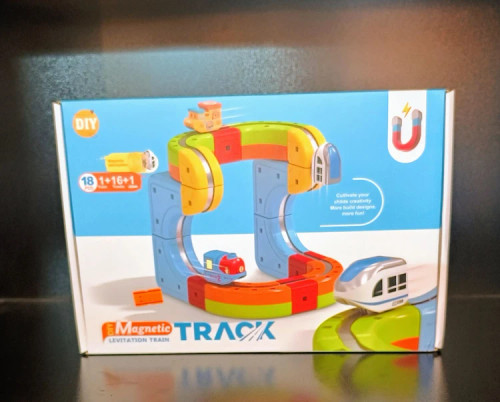 اسباب بازی قطار مگنتی ۱۸ قطعه Magnetic Track DIY با ریلهای مغناطیسی و لوکوموتیو شارژی در فروشگاه ال آی تویز