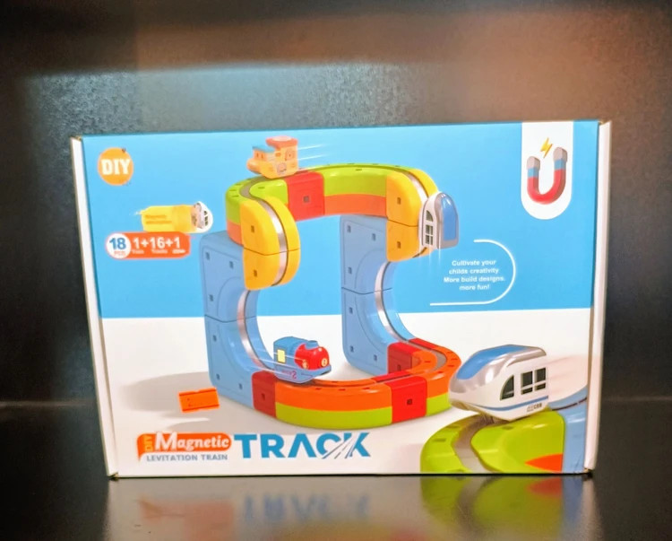 اسباب بازی قطار مگنتی ۱۸ قطعه Magnetic Track DIY با ریلهای مغناطیسی و لوکوموتیو شارژی در فروشگاه ال آی تویز