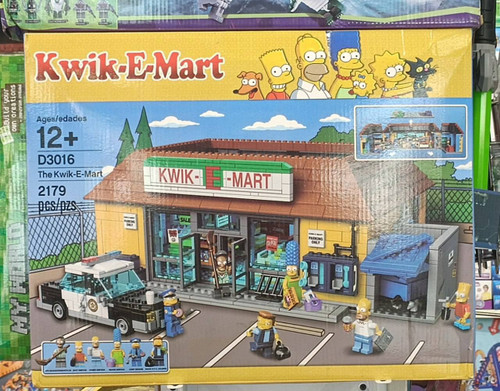 لگو سوپرمارکت سیمپسونها مدل Kwik-E-Mart ۲۱۷۹ قطعه سری کلکسیونی کد D3016 به همراه ماشین پلیس و مینیفیگورها در فروشگاه ال آی تویز
