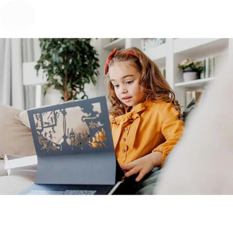 کتاب سایه بازی مدل عمارت سحر آمیز نشر جابیرو به همراه کیت شخصیتهای مقوایی و چراغ قوه شارژی در فروشگاه ال آی تویز